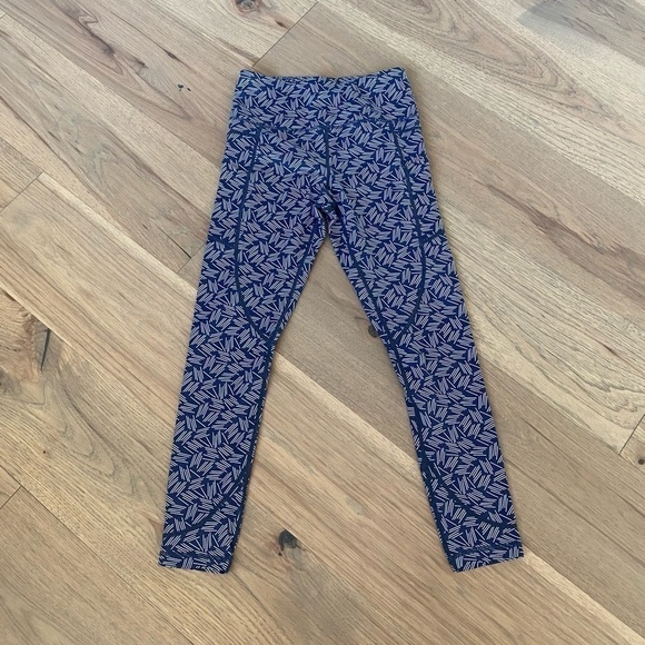 Zyia Active Womens Navy and White Geometric Athletic Cropped Leggings Size 4 - Picture 2 of 5